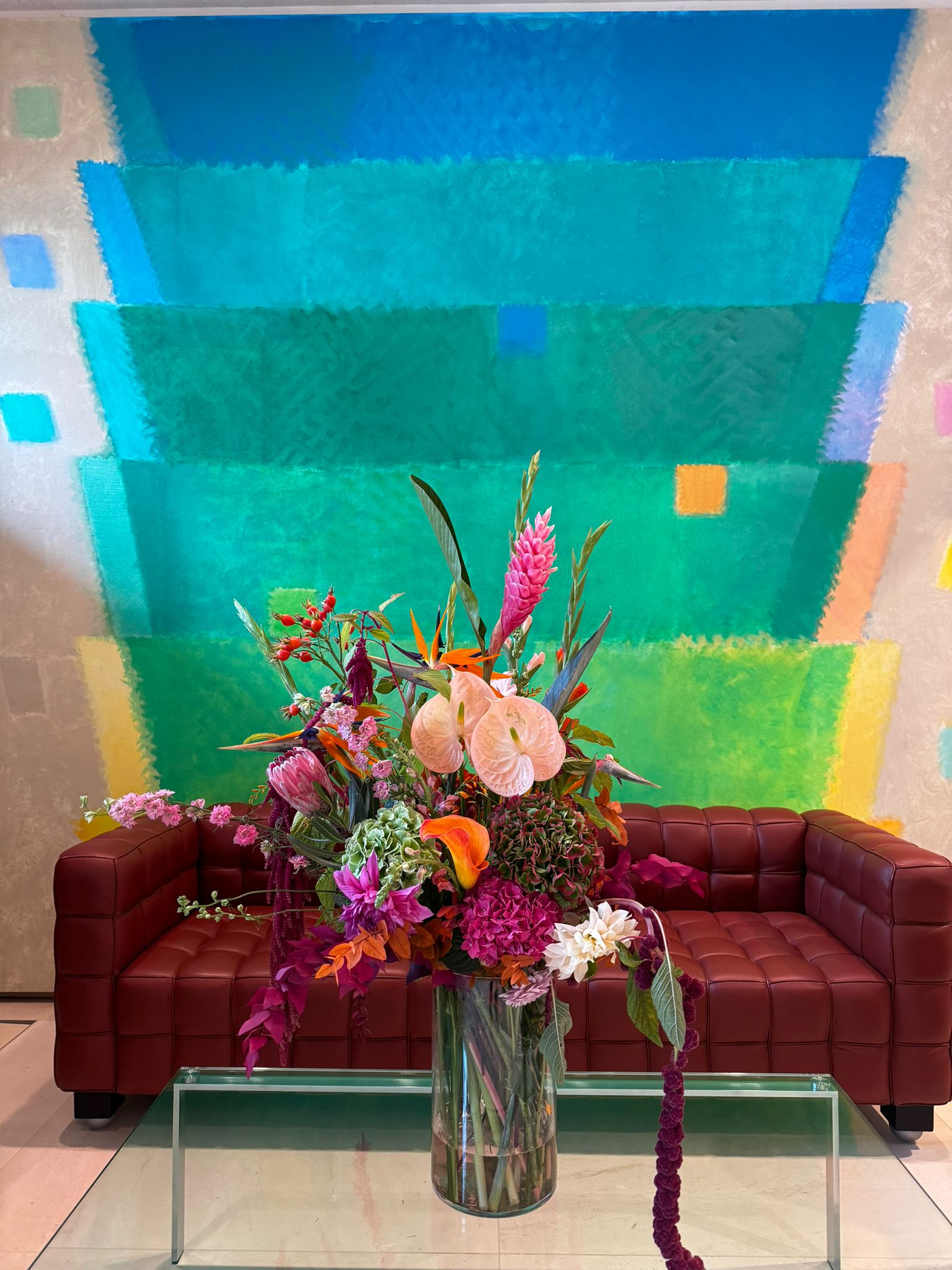 Großformatige florale Installation in einer Berliner Lobby